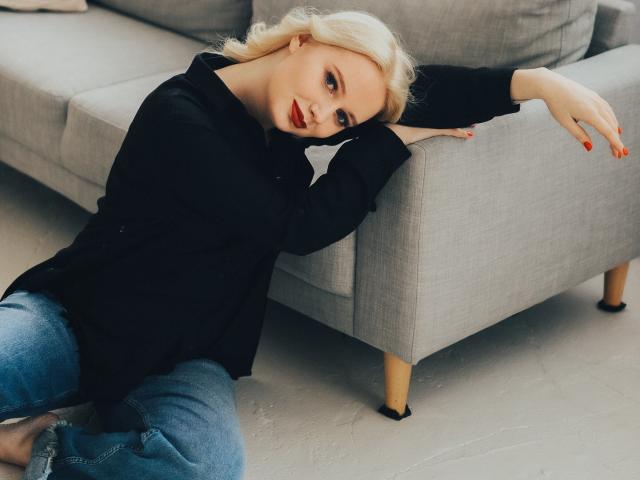 EvelinaSnow - Live porn &amp; sex cam - 19843122