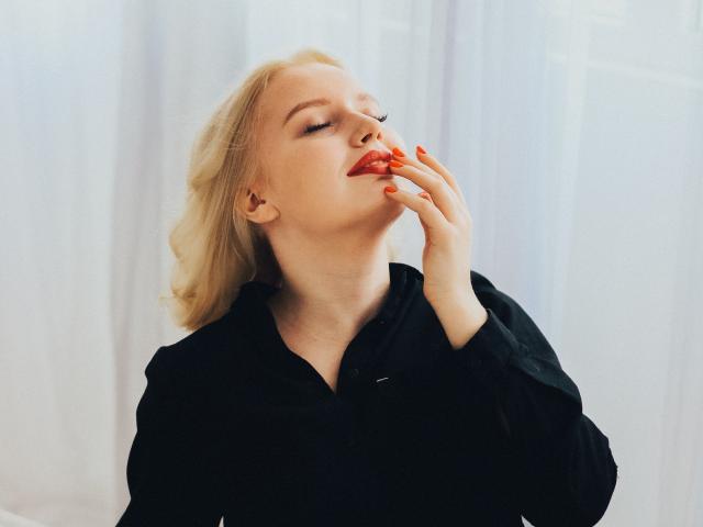 EvelinaSnow - Live porn &amp; sex cam - 19843350