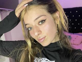 ChromiaGirl - Live porn &amp; sex cam - 19843766