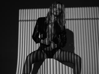 BluesEmily - Live porn &amp; sex cam - 19887398