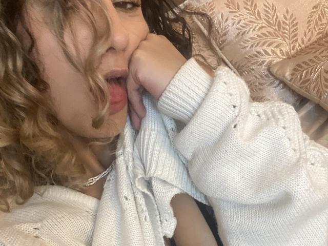 FloraSaenz - Live porn &amp; sex cam - 19895070