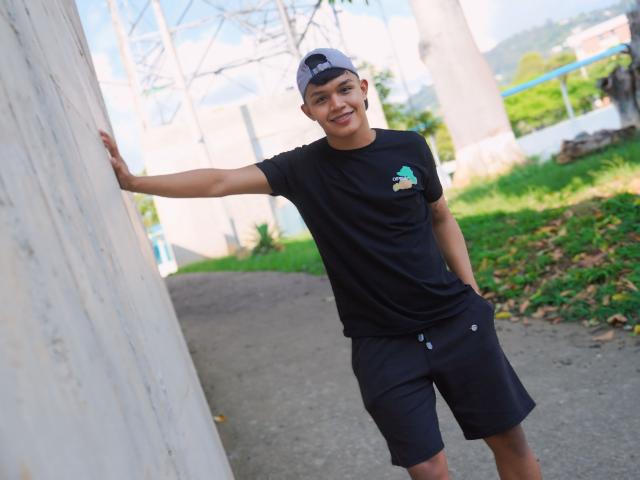 JordanTrinity - Élő pornó és szexkamera - 19904758