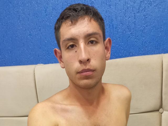 ConnorRomanoff - Live porn &amp; sex cam - 19909494