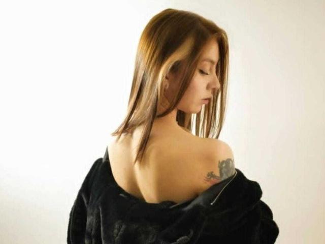 IsaMoah - Live sex cam - 19913886