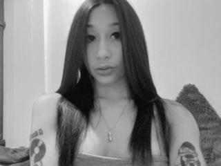 LauraMoreti - Live porn &amp; sex cam - 19918630