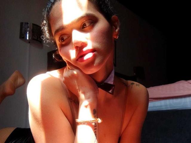 AtenaJb - Sexe cam en vivo - 19920718