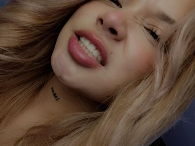 KateZoe - Live porn &amp; sex cam - 19931122