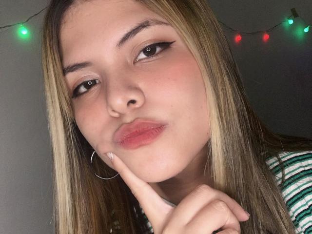 LuciaRobertz - Live porn &amp; sex cam - 19935714