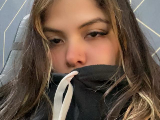 LuciaRobertz - Live porn &amp; sex cam - 19935986