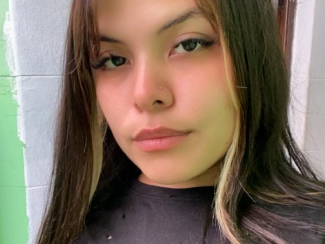 LuciaRobertz - Live sex cam - 19935994