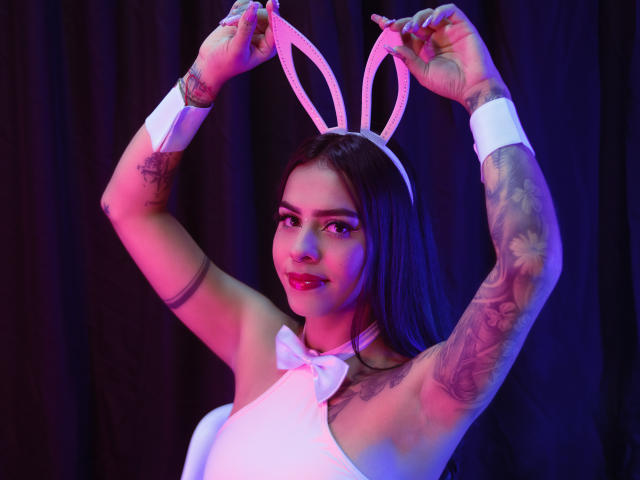 EmilieeSanchez - Élő pornó és szexkamera - 19937034
