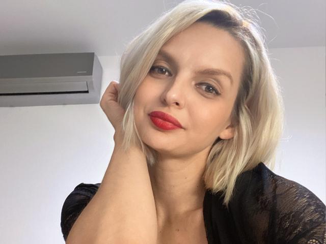 DouceAmelia - Élő pornó és szexkamera - 19939430