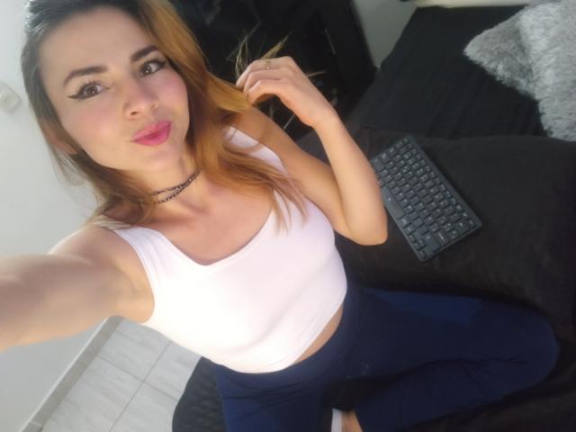 EmelySofia - Live porn &amp; sex cam - 19950794