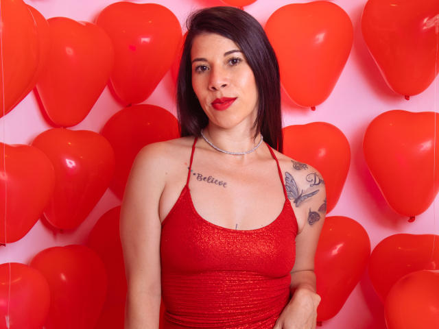 LauraaVelez - Live porn &amp; sex cam - 19952998