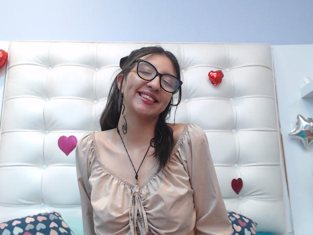 AlishaJames - Élő pornó és szexkamera - 19964274