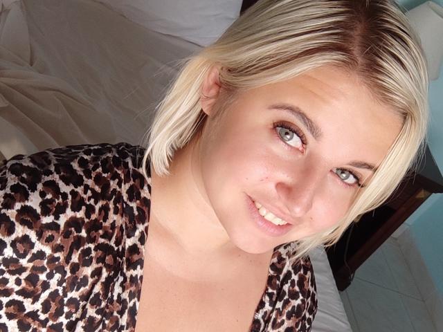 OliviaHorny - Live sexe cam - 19980814