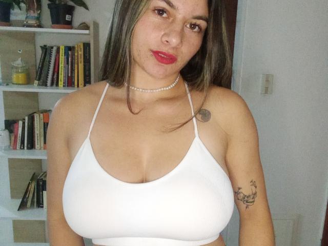 AtheneaRossi - Live sex cam - 19988426