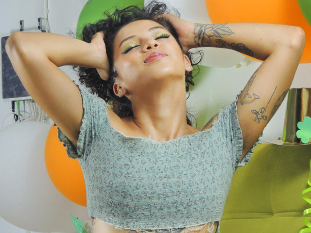 AmyLuciana - сексуальная веб-камера в реальном времени - 20004422