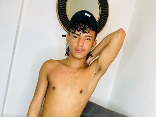 ElvisHerrera - сексуальная веб-камера в реальном времени - 20008714