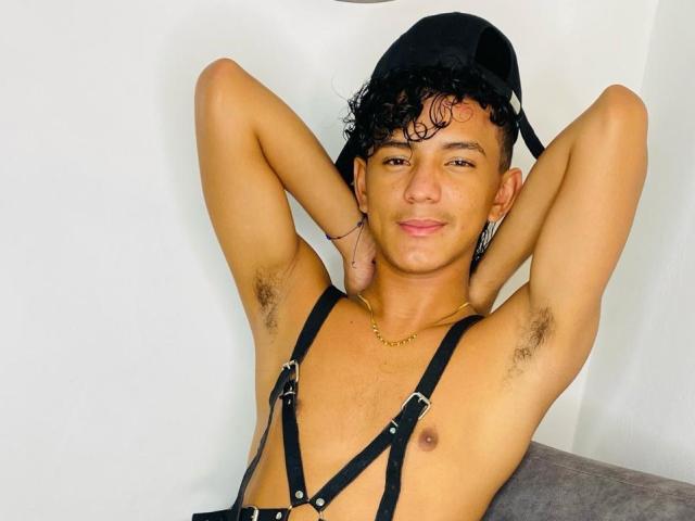 ElvisHerrera - Sexe cam en vivo - 20008726