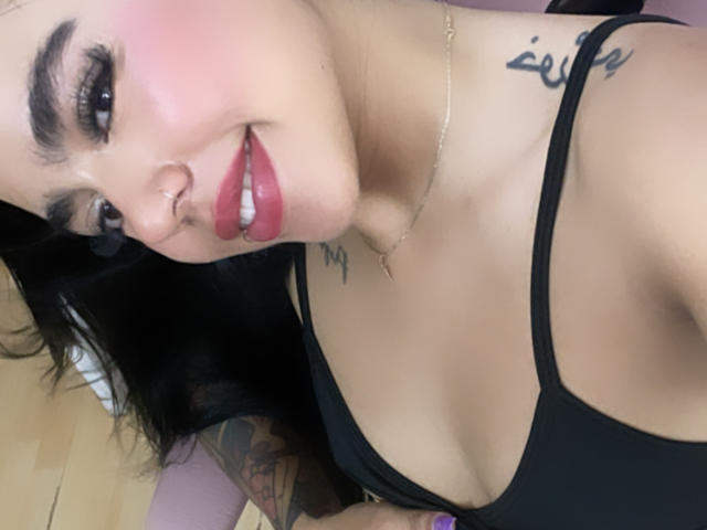 ThaliaCasstro - Live porn &amp; sex cam - 20050402