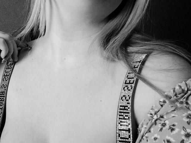 DiLaria - Live porn &amp; sex cam - 20050458