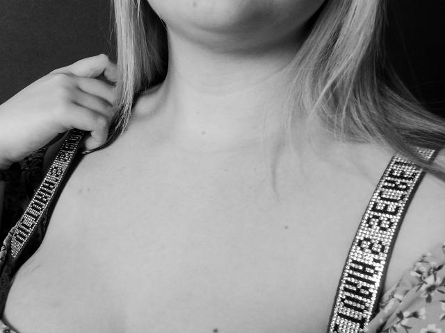 DiLaria - Live porn &amp; sex cam - 20050498