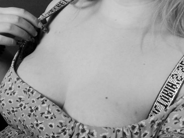 DiLaria - Live sex cam - 20050514