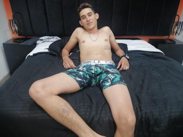 HotMichaell - Live porn &amp; sex cam - 20104042