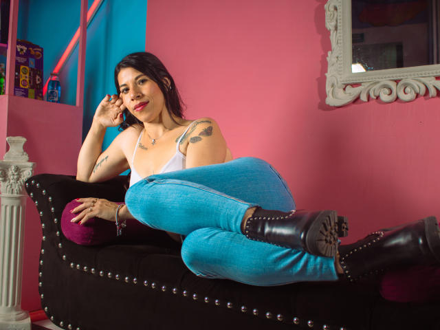 LauraaVelez - Live porn &amp; sex cam - 20111922