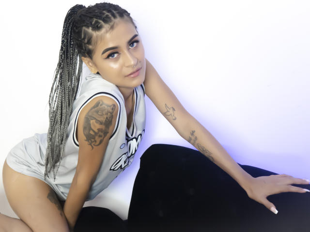 MichelleBenett - Porno na żywo i seks kamera - 20122394