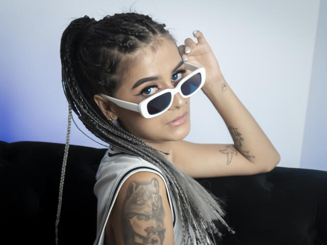 MichelleBenett - Live porn &amp; sex cam - 20122510