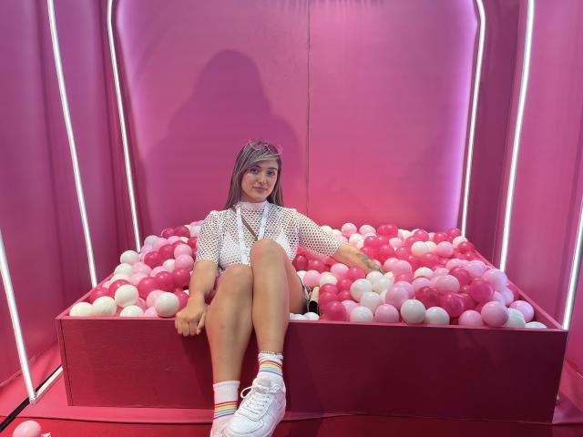 MaeCollins - Live sexe cam - 20141186