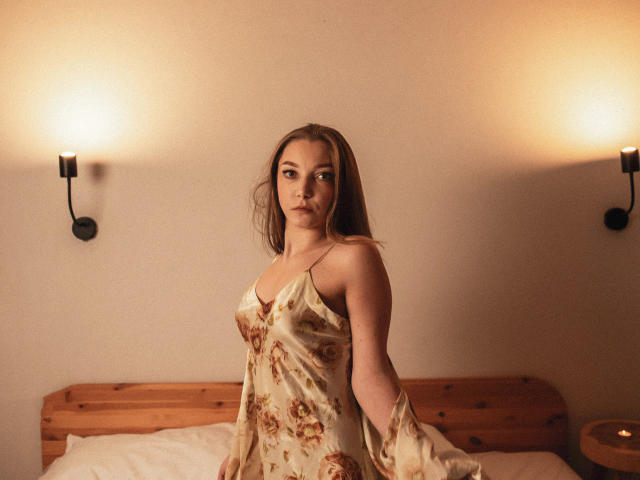 A bunch of large, flat, white "L" letters stacked in the center. Letters are evenly spaced, slightly overlapping. Light source from top, creating subtle shadows. Simple, clean design.