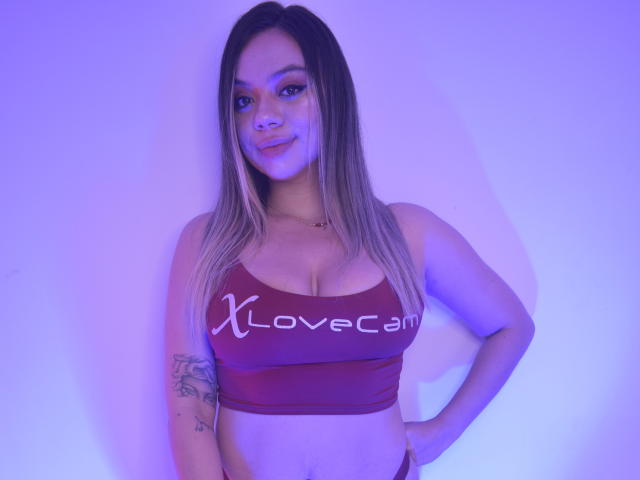 SamanthaMoure - Élő pornó és szexkamera - 20179038