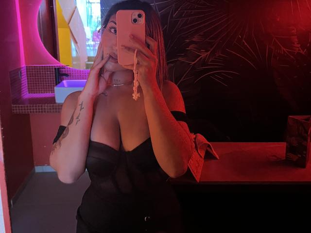 MaeCollins - Porno na żywo i seks kamera - 20186206