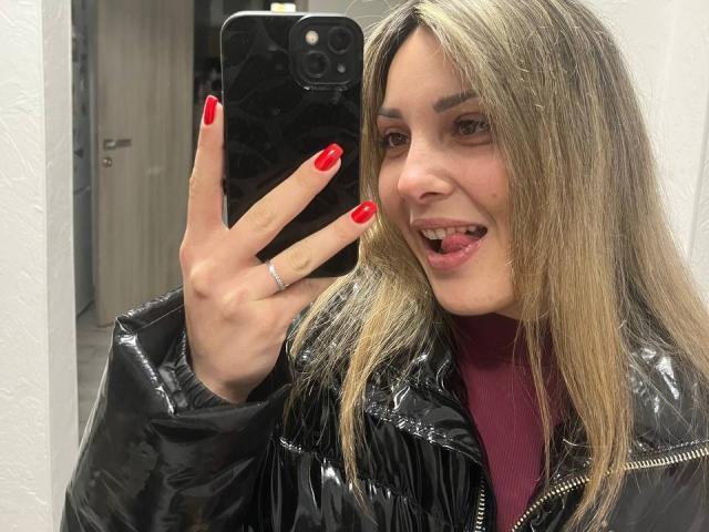 Iskorka - Élő pornó és szexkamera - 20207402