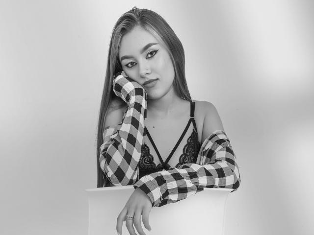 IsaWood - Live porn &amp; sex cam - 20222002