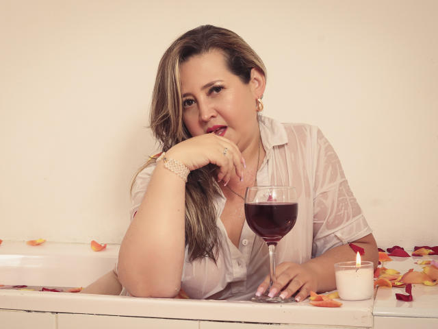 MartinaCaycedo - Live sex cam - 20228026