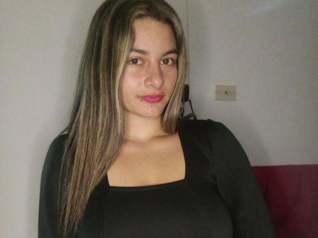 AtheneaRossi - Live sex cam - 20240578