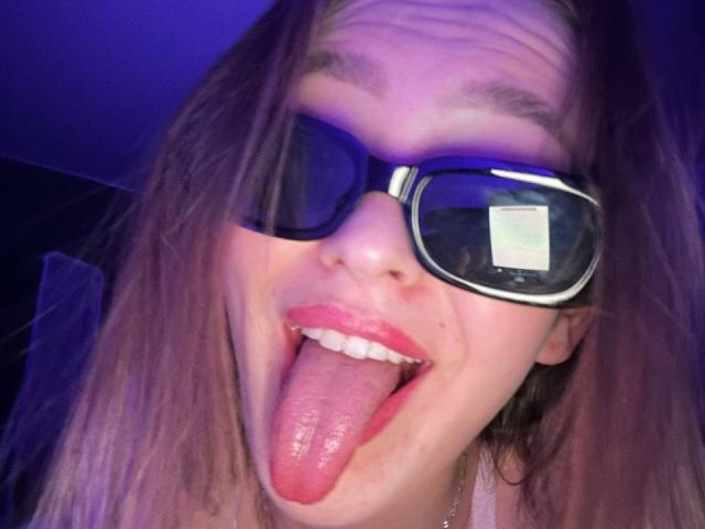 Skinnys - Live sex cam - 20257254