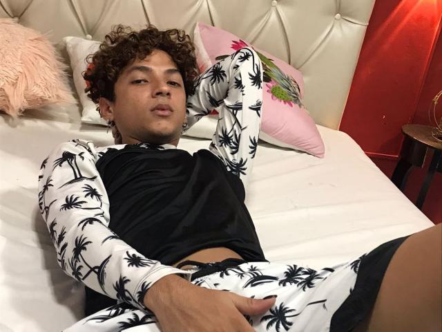 MaikyMoreau - Live porn &amp; sex cam - 20321518