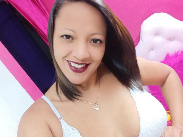 SharonHottie69 - сексуальная веб-камера в реальном времени - 20323442