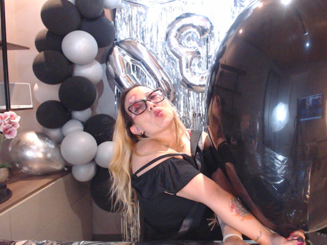 MeganHolt - Live porn &amp; sex cam - 20324878