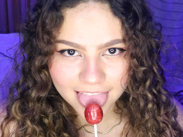 EmiliBaker - Live porn &amp; sex cam - 20381966