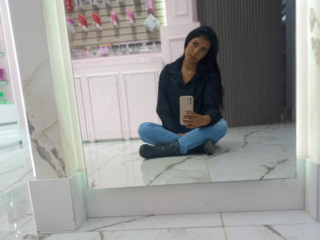 ArianithaXox - Live sex cam - 20388410