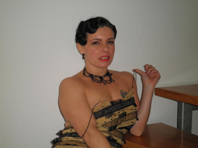 MaitresseGina-hot - Live porn &amp; sex cam - 20392526