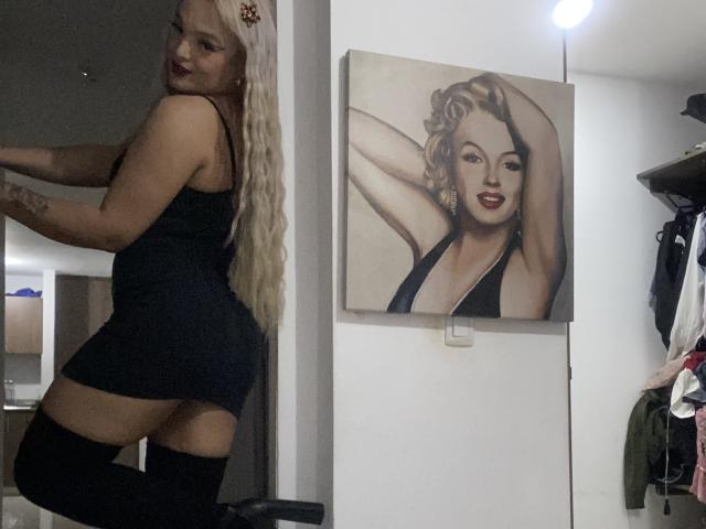 KiaraCallani - Live porn &amp; sex cam - 20393366