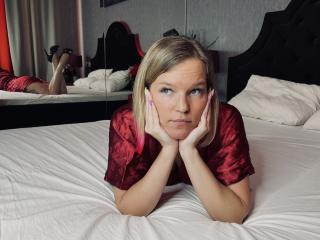 EvasShinyHot - Live porn &amp; sex cam - 20405442