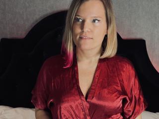 EvasShinyHot - Live porn &amp; sex cam - 20405478